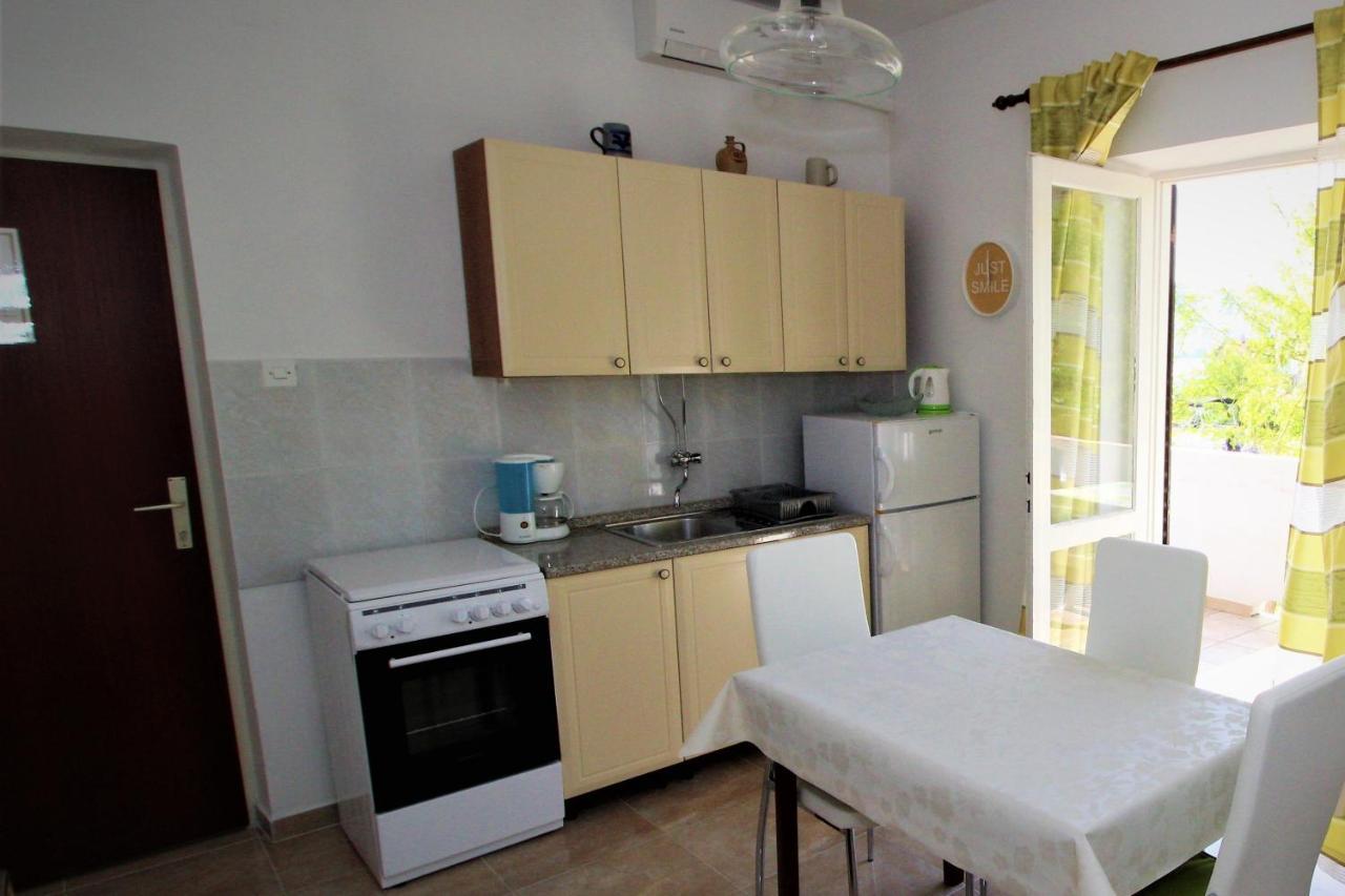 Apartments And Rooms With Parking Space Pag - 13060 Pag Town Dış mekan fotoğraf