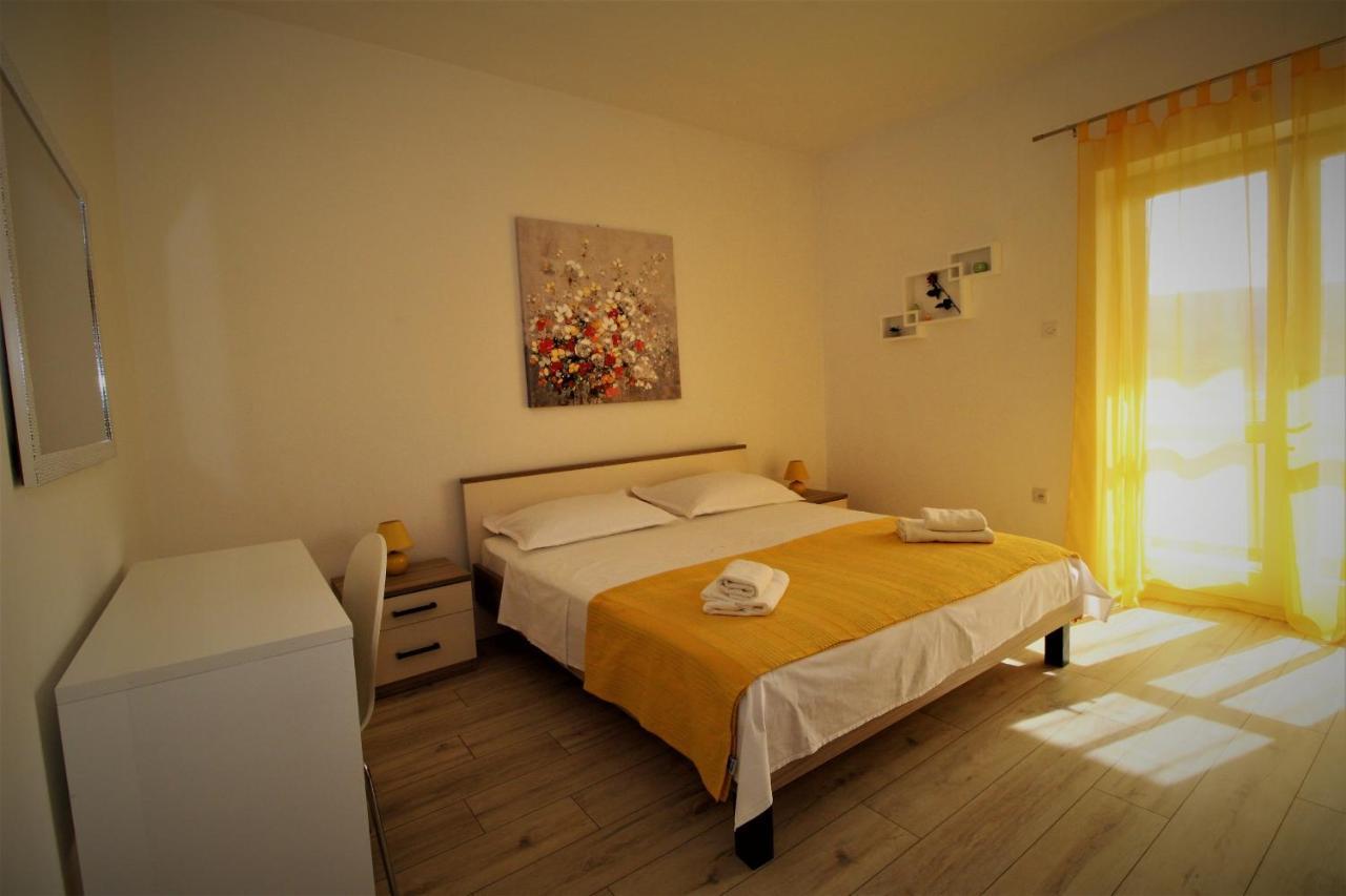 Apartments And Rooms With Parking Space Pag - 13060 Pag Town Dış mekan fotoğraf
