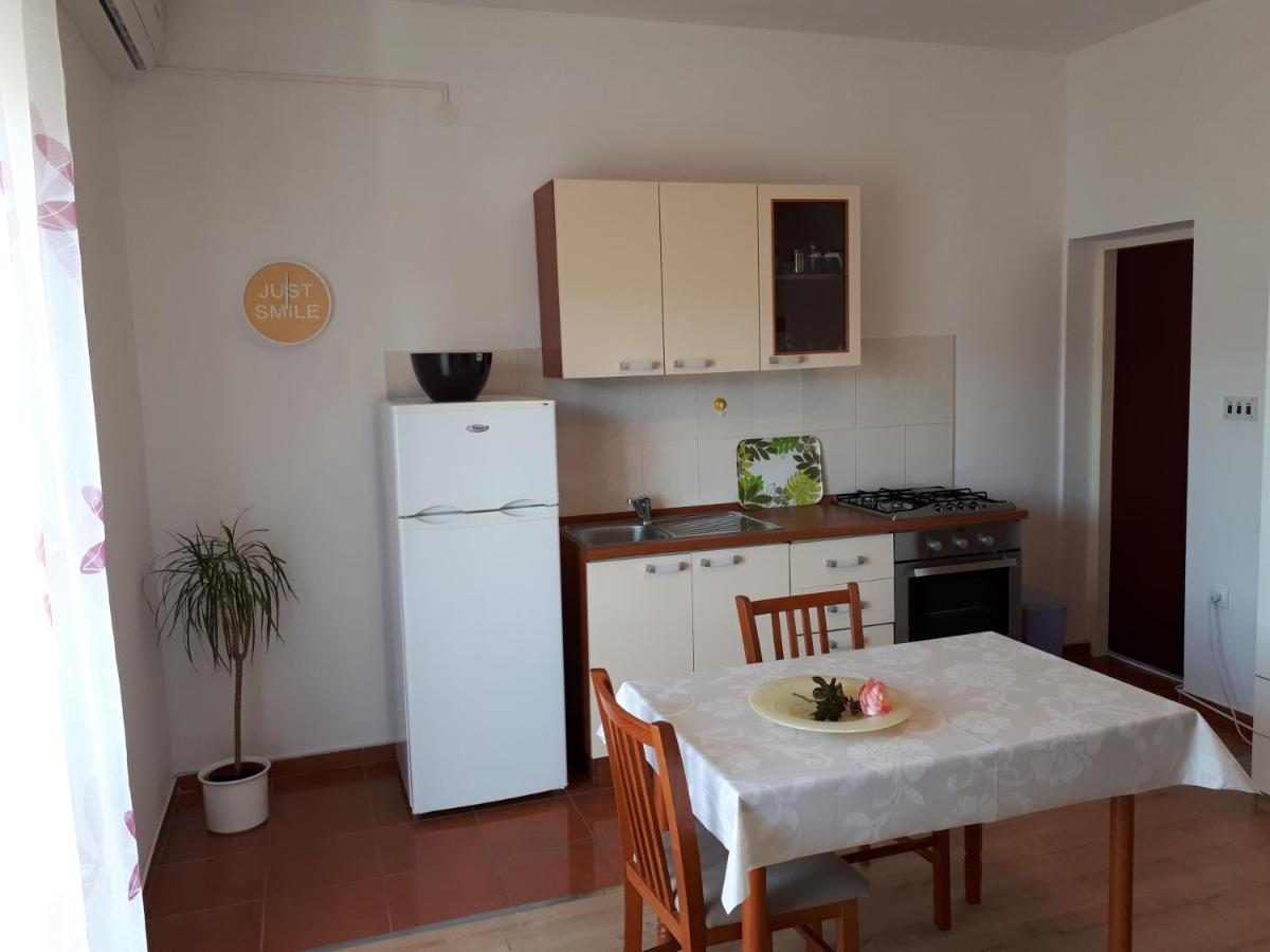 Apartments And Rooms With Parking Space Pag - 13060 Pag Town Dış mekan fotoğraf
