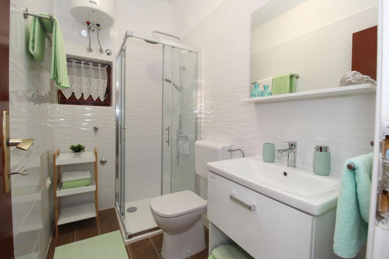 Apartments And Rooms With Parking Space Pag - 13060 Pag Town Dış mekan fotoğraf