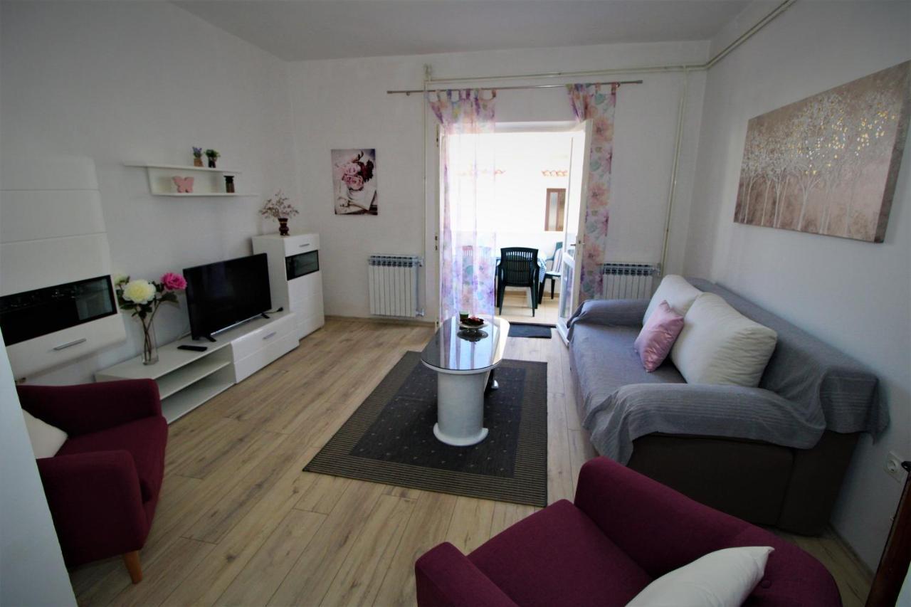 Apartments And Rooms With Parking Space Pag - 13060 Pag Town Dış mekan fotoğraf