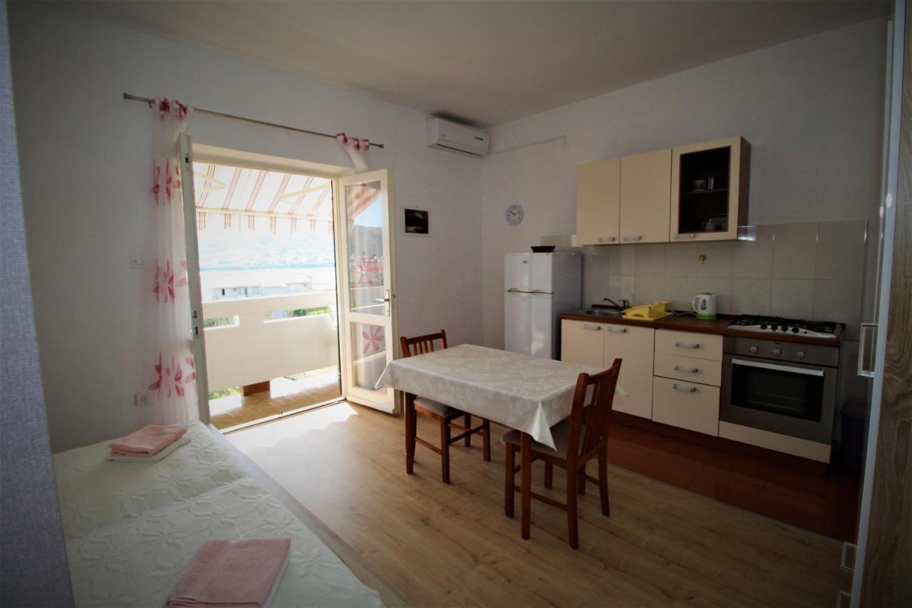 Apartments And Rooms With Parking Space Pag - 13060 Pag Town Dış mekan fotoğraf