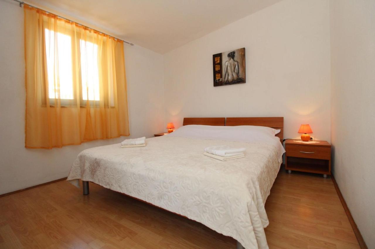 Apartments And Rooms With Parking Space Pag - 13060 Pag Town Dış mekan fotoğraf