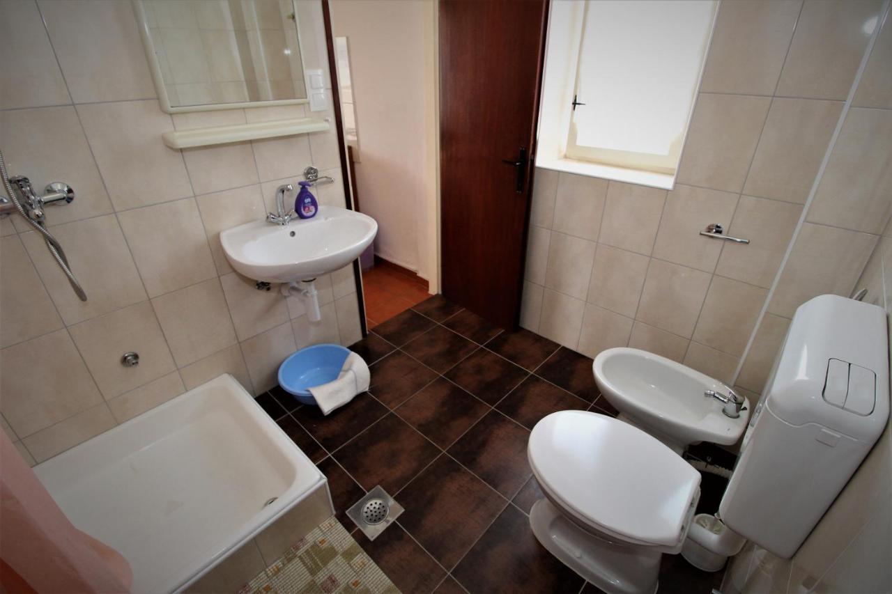 Apartments And Rooms With Parking Space Pag - 13060 Pag Town Dış mekan fotoğraf