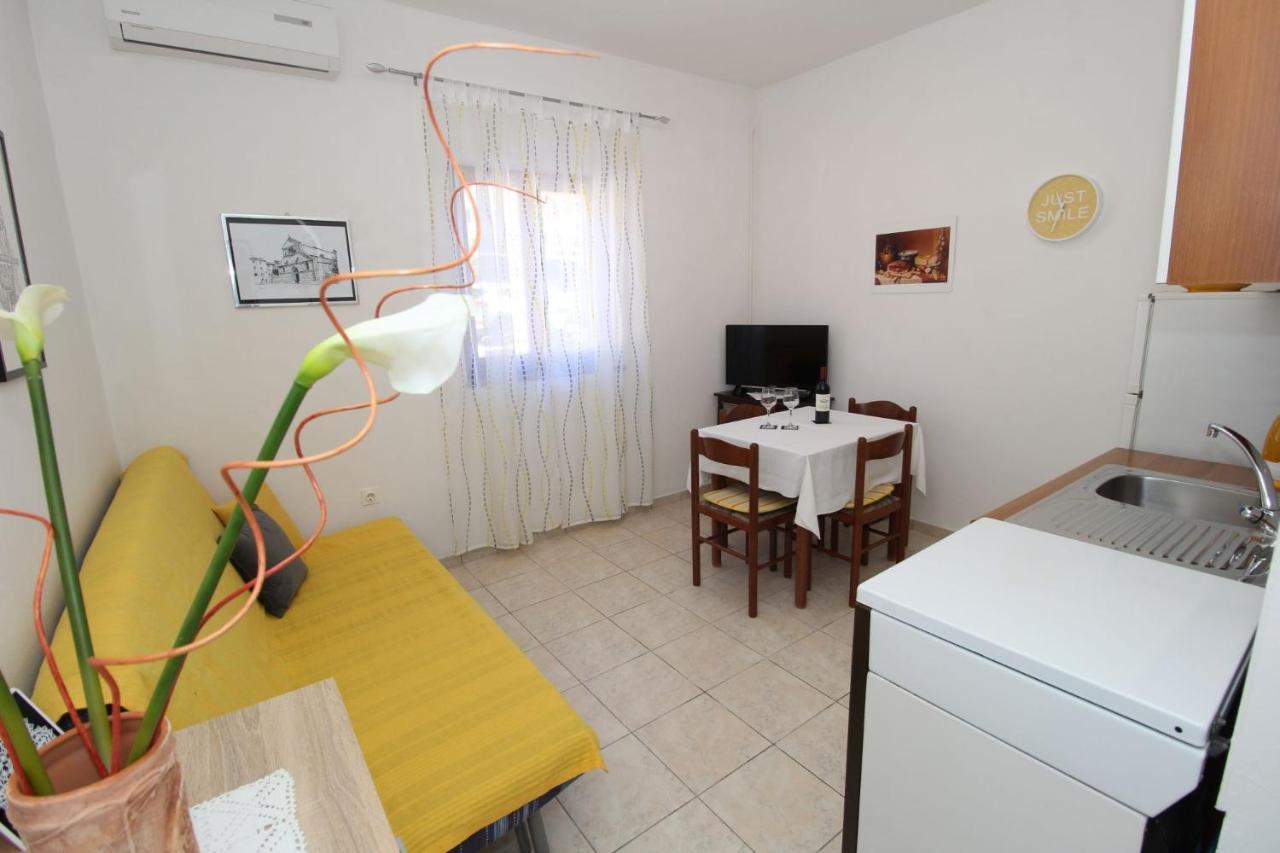 Apartments And Rooms With Parking Space Pag - 13060 Pag Town Dış mekan fotoğraf