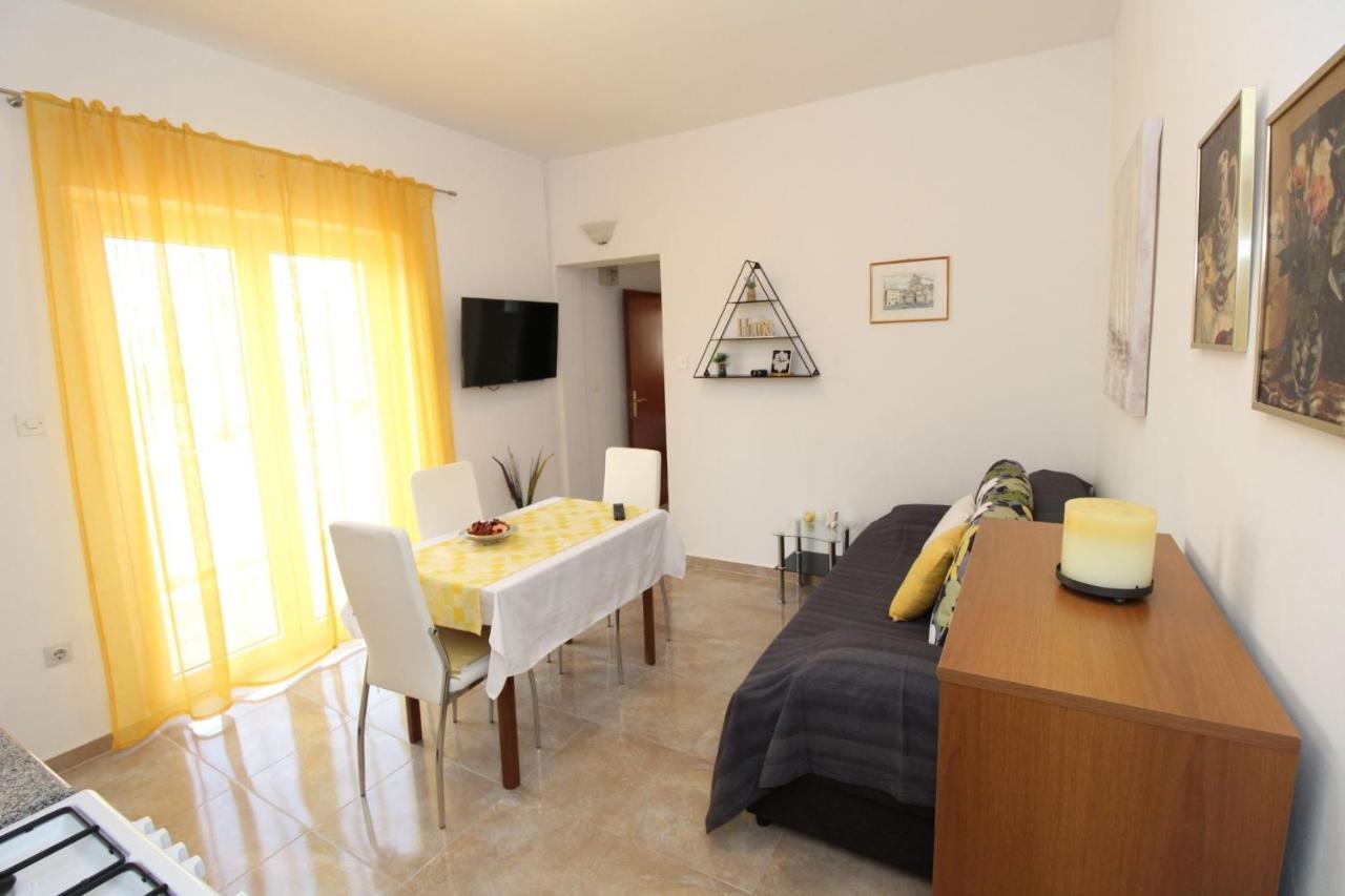Apartments And Rooms With Parking Space Pag - 13060 Pag Town Dış mekan fotoğraf